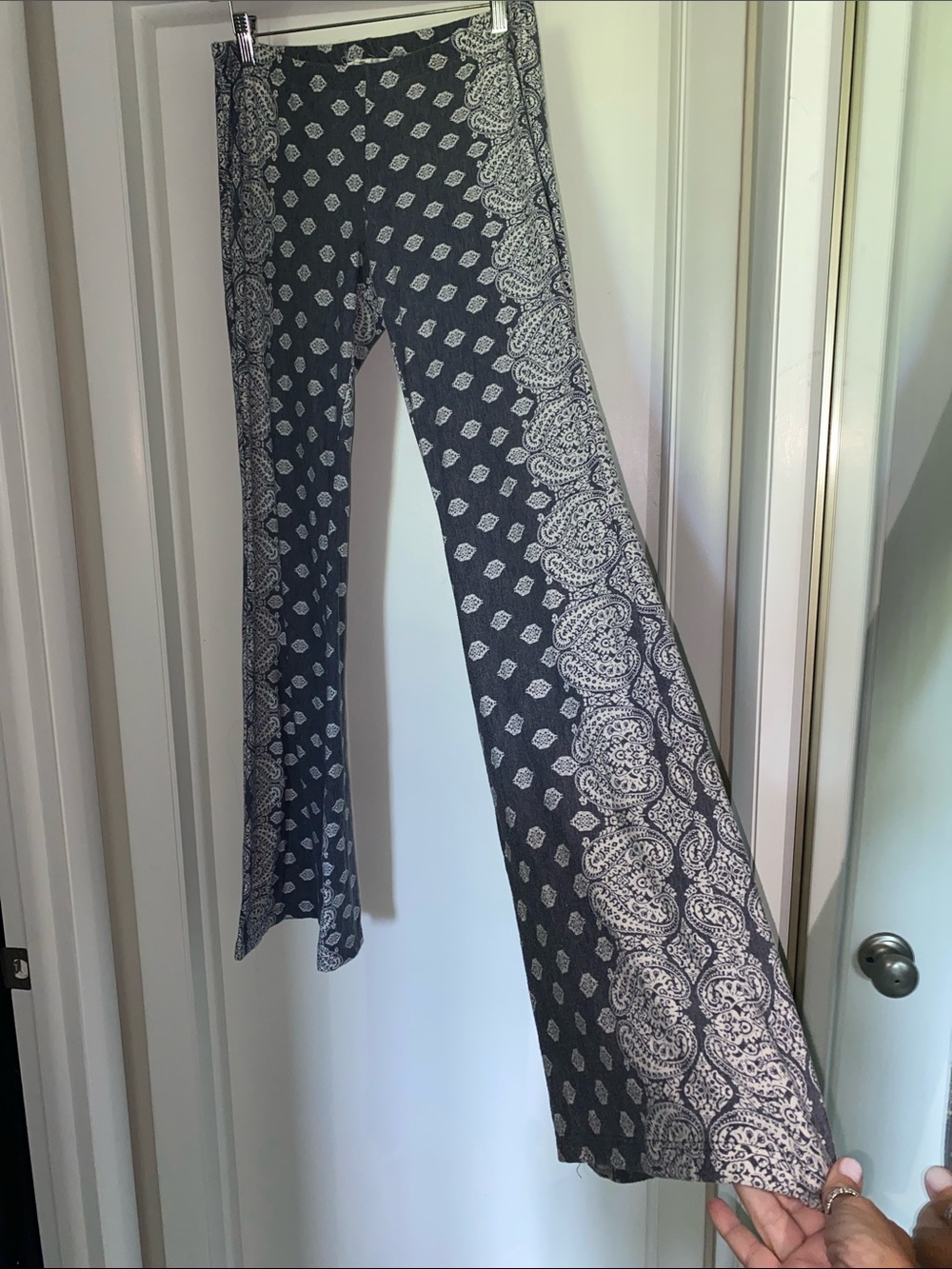 Women's grey & White Patterned Flared Pants